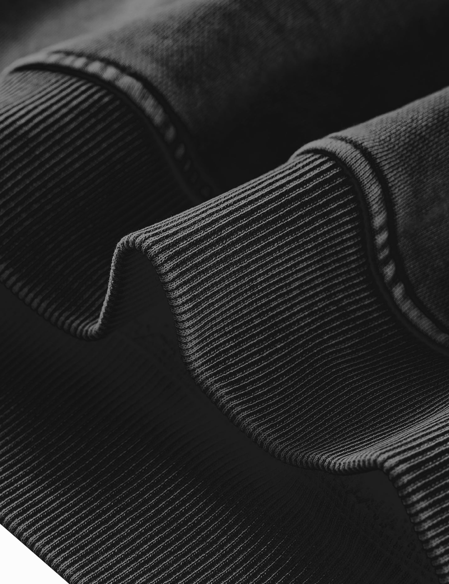 Detailansicht des unteren Teils des Oversized Acid-Wash-Hoodies in Schwarz