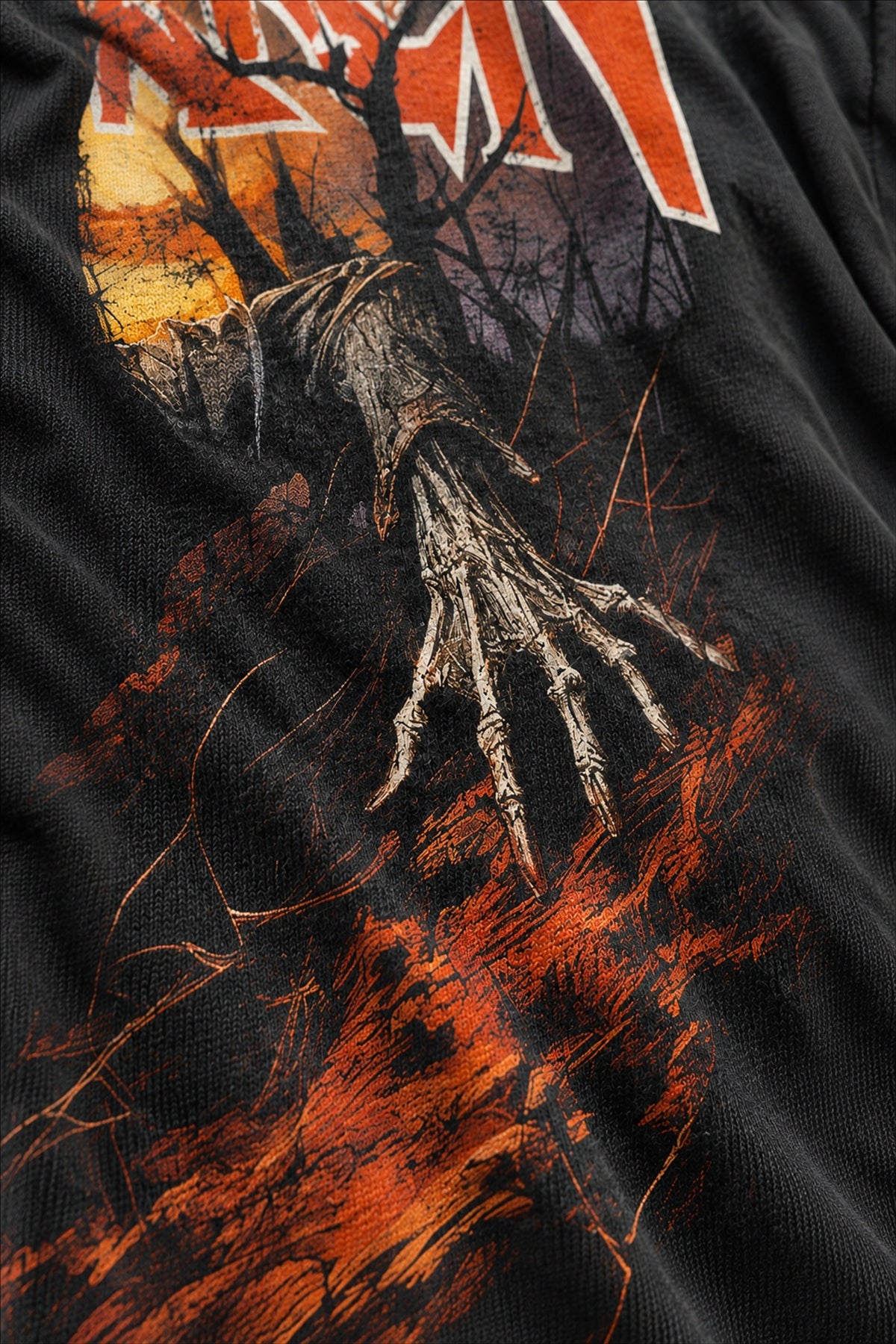 FORSAKEN T-Shirt, Stoff- und Druckfarbdetail, Schwarz