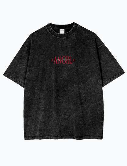 Vorderansicht des Oversized Acid-Wash-T-Shirts in Schwarz mit dem Wort Angel und dem New Visions Clothing Logo.