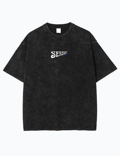 Oversized Acid-Wash-T-Shirt in Schwarz mit kleinem Logo-Design 'New Visions Clothing', Vorderseite.