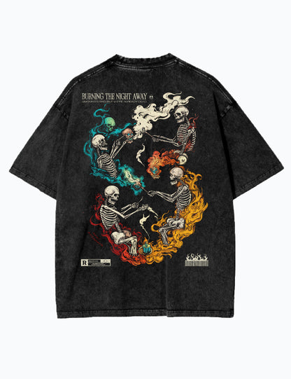 Oversized Acid-Wash-T-Shirt in Schwarz mit Design von vier Skeletten, die rauchen und entspannen, Rückseite.