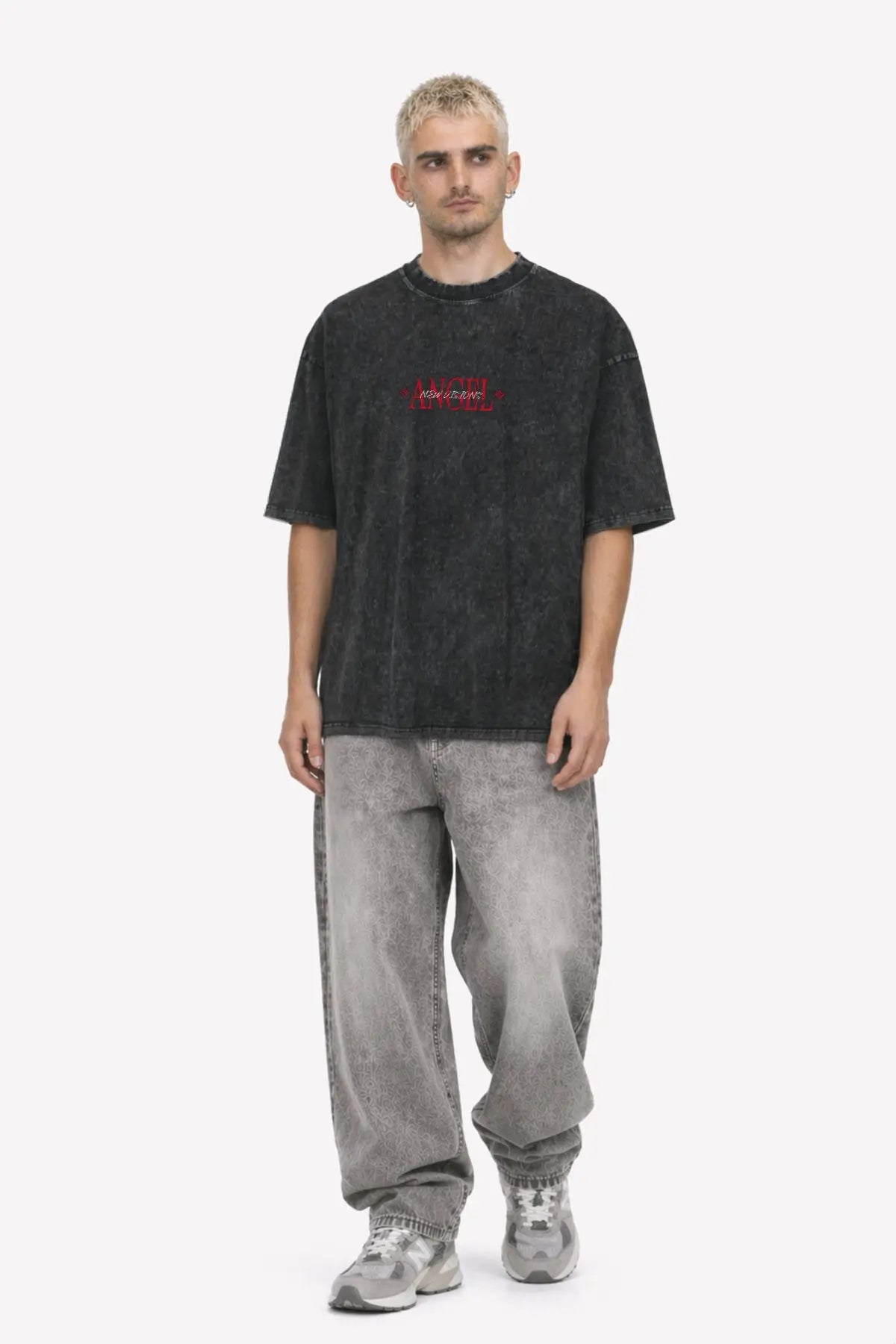 FALLEN ANGEL T-Shirt, Ganzkörper-Frontansicht mit Chest-Logo – Acid Wash Black Look | color:void