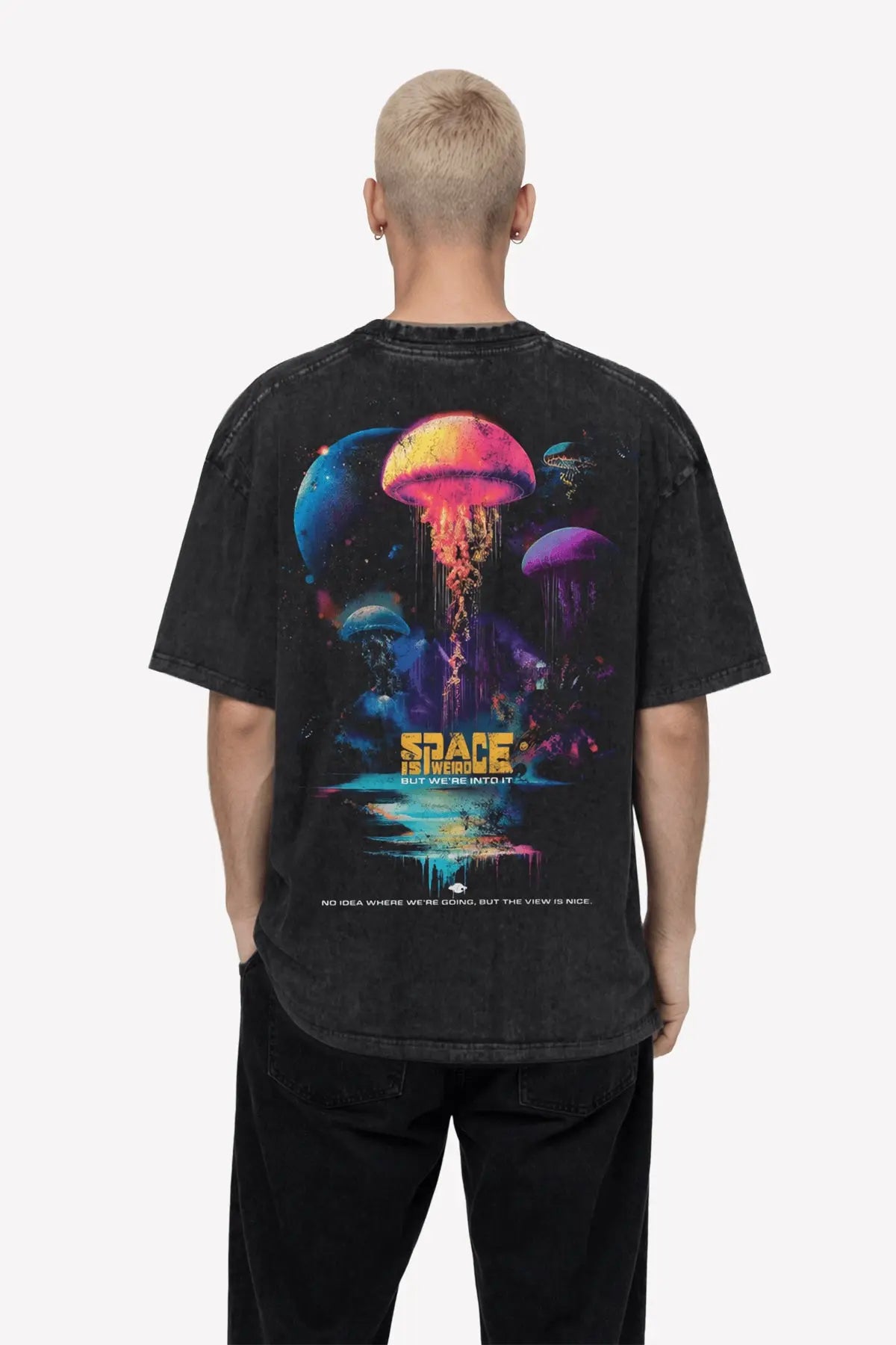 SPACE IS WEIRD T-Shirt, Rückenansicht mit Space-Jellyfish-Backprint – Oversized Fit | color:void