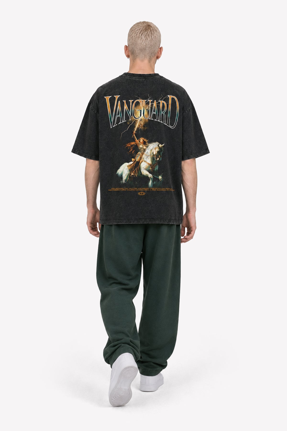 VANGUARD T-Shirt, Ganzkörper-Rückenansicht mit Backprint – Oversized Streetwear Outfit | color:void