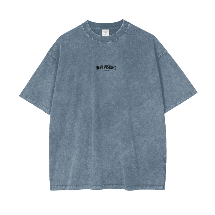 Vorderansicht des Oversized Acid-Wash-T-Shirts in Hellblau mit dem New Visions Clothing Logo.